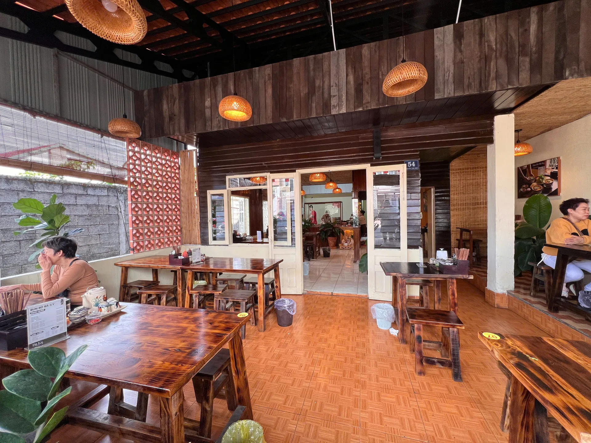 không gian bún bò bà kỷ bảo lộc