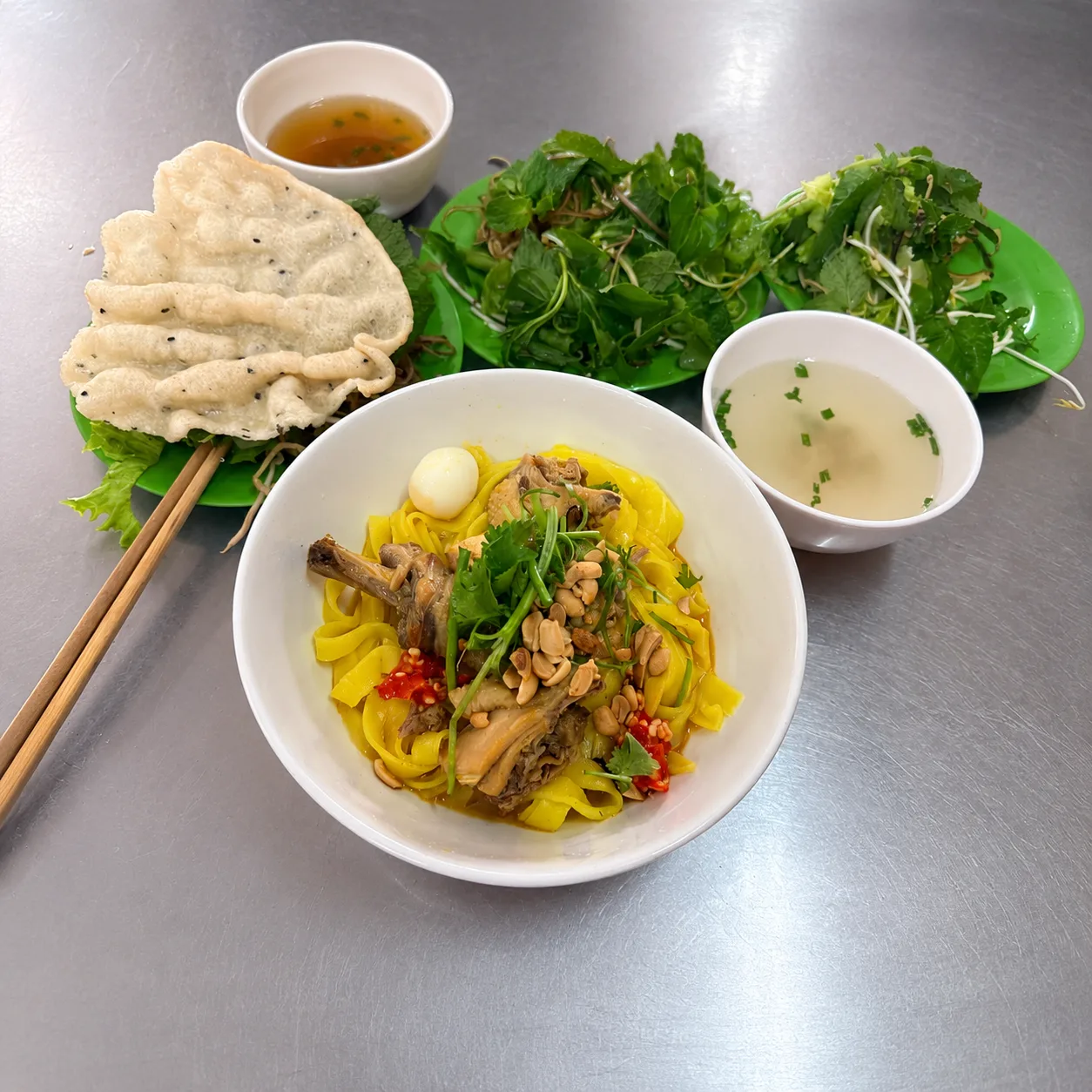 Mì quảng hai thời bảo lộc