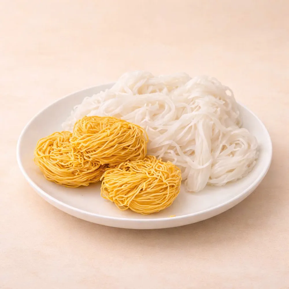Phở và mì ăn kèm với lẩu bò tại phở lẩu lưu gia bảo lộc