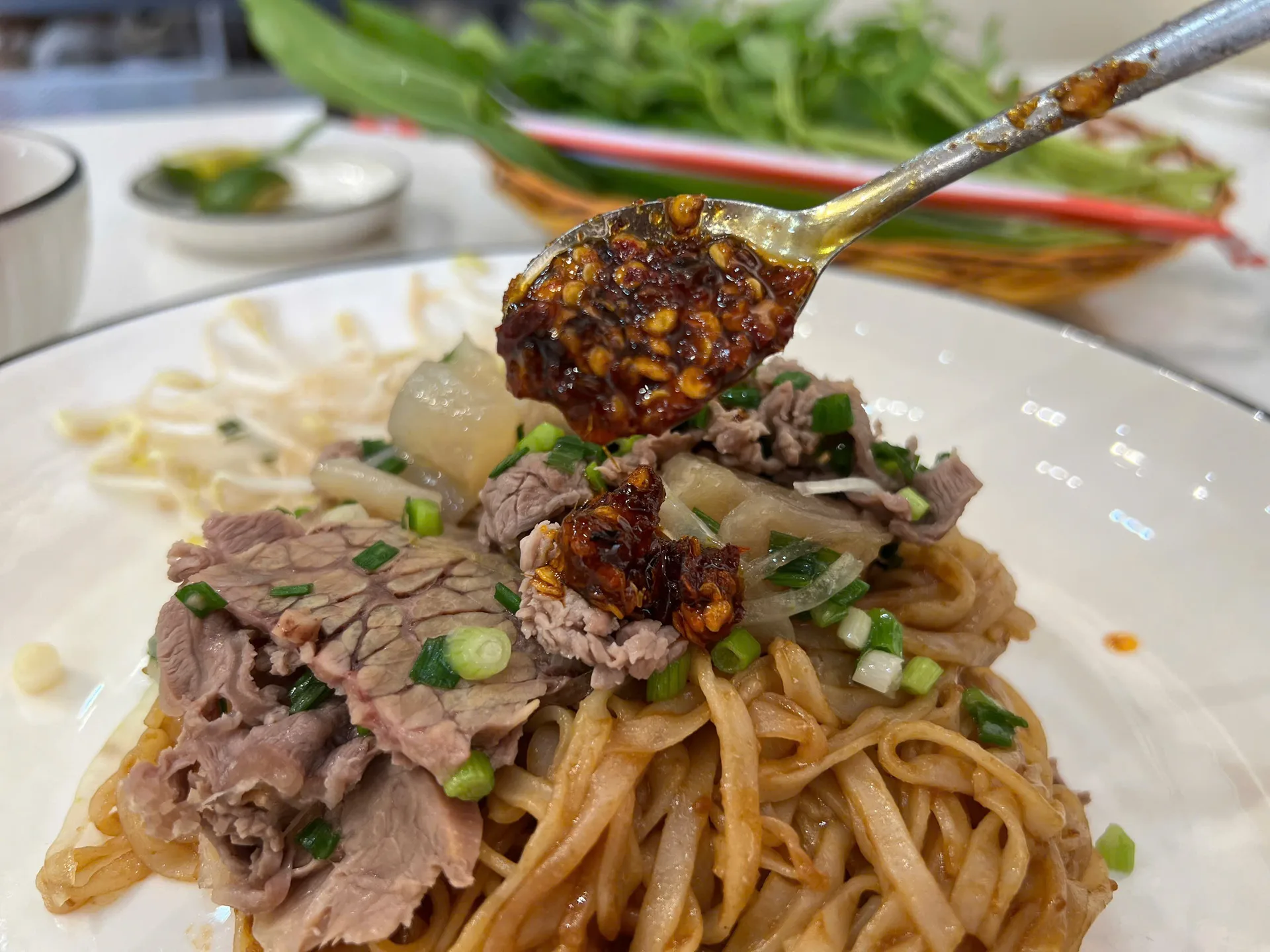 Sa tế nhà làm là "người bạn đồng hành" hoàn hảo để nâng tầm hương vị cho tô phở trộn